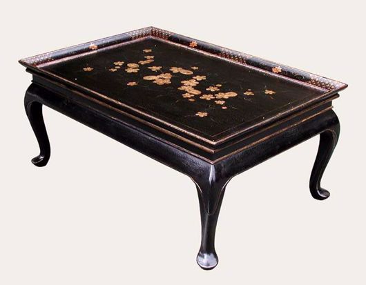 Picture of BLACK AND GOLD LACQUERED COFFEE TABLE