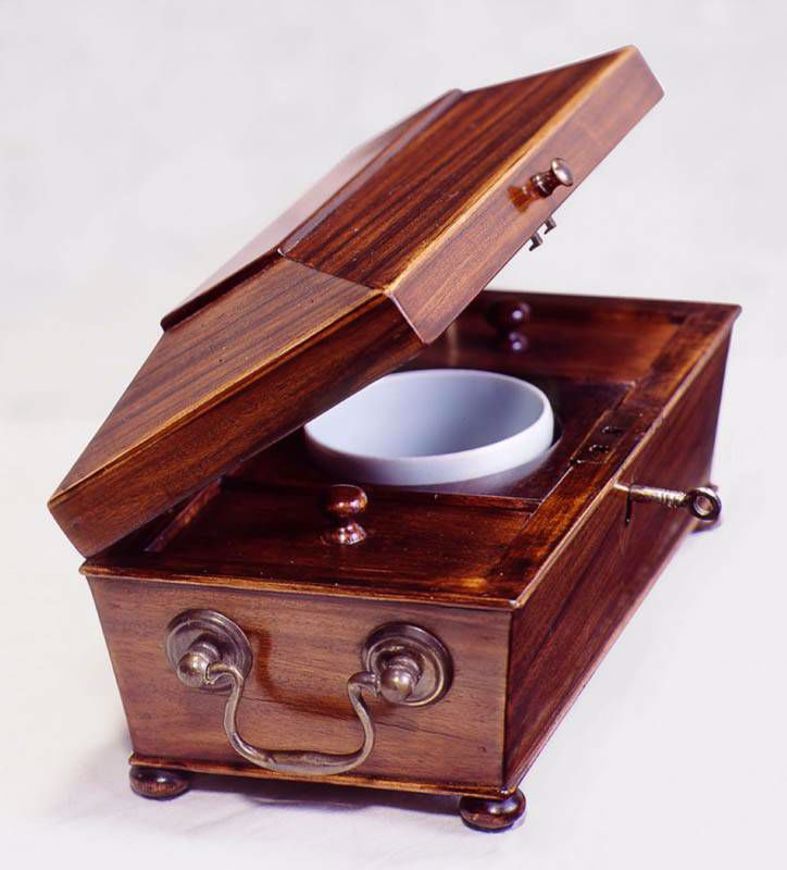 Picture of ENGLISH STYLE ROSEWOOD JEWELRY BOX